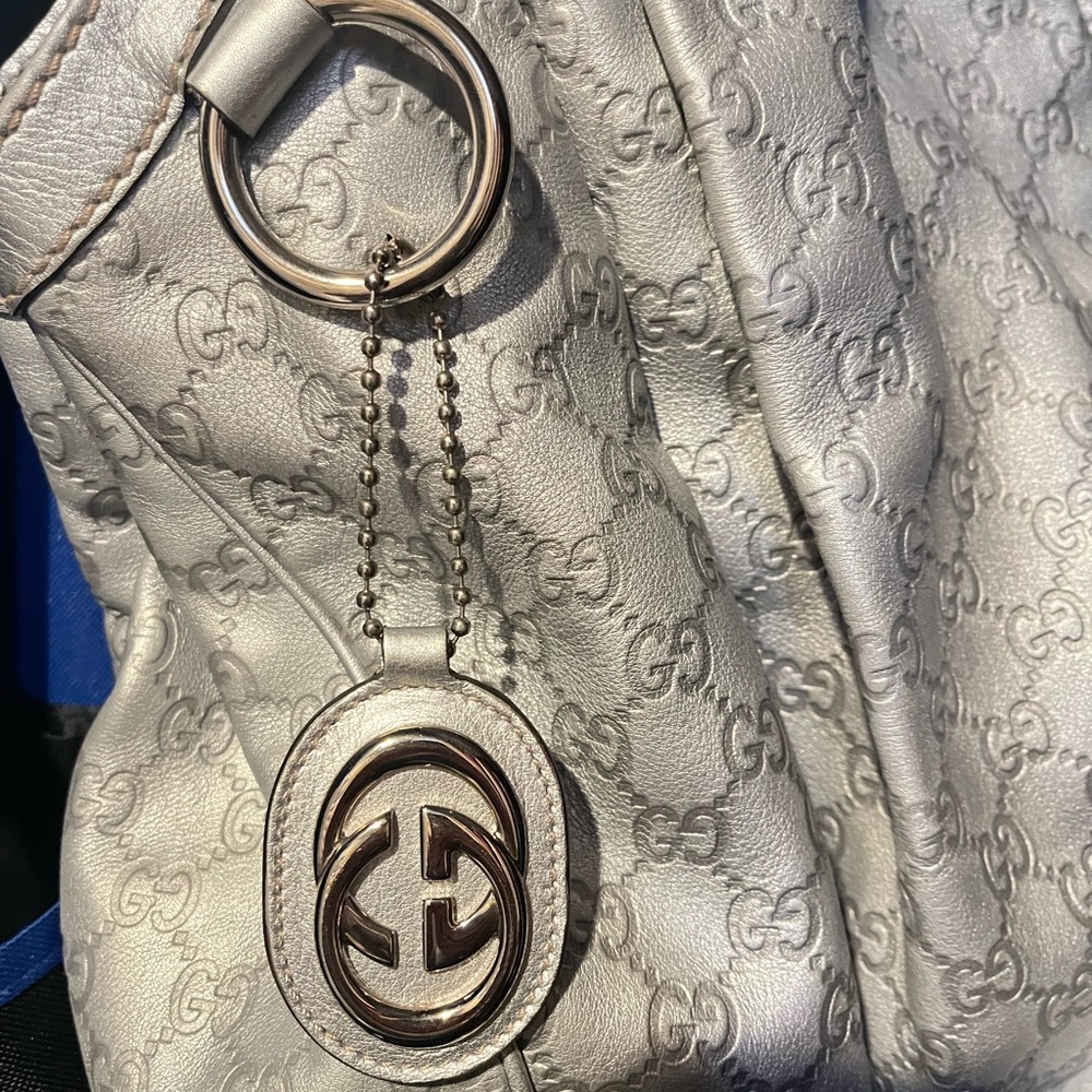 Gucci GM hobo bag, large in size. In great condition and highly sought after. - Picture 9 of 10